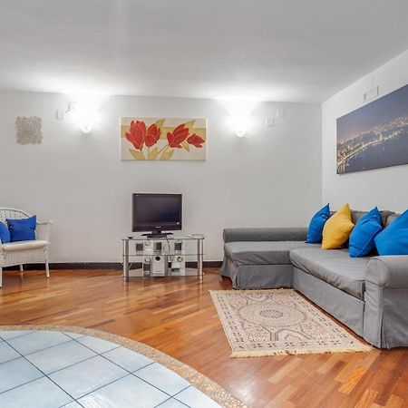 Guesthost - Casa Querida Central & Elegant Flat Napels Buitenkant foto